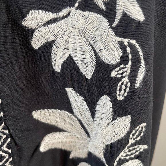 Venus Embroidered Blouse - Made in India - Picture 3 of 10